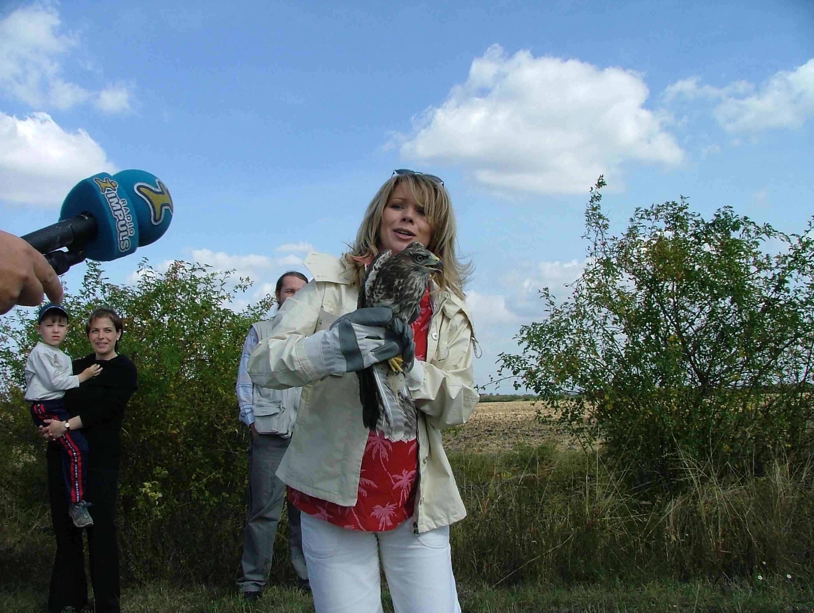 Výroční zpráva 00 Stanice pro zraněné a handicapované živočichy Kontakt: Luboš Vaněk, Jitka Kupecká, Simona Rendhvá, Michal Hradecký, Mgr. Petra Ziková,,MVDr. Vladimír Šoltys, MVDr.
