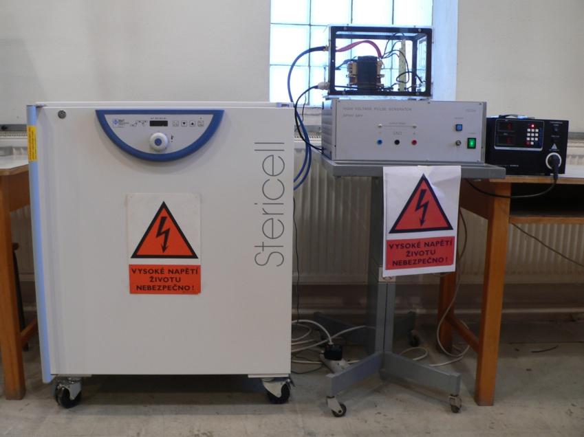 2.3 Experimentální zařízení V první části této kapitoly je popsáno zařízení, které bylo pouţito pro degradaci izolačního materiálu.