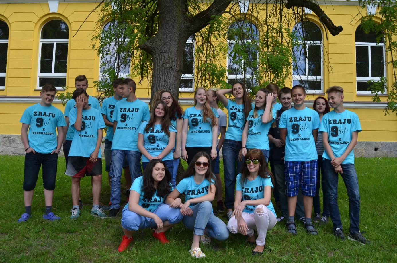 Společná léta Kateřina Kremeňová, 9. třída Sbohem a šáteček, bylo to krásných pár let, pár let, kdy vídali jsme se v lavicích. Jenže náš vlak nestaví a my musíme dál jet.