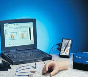 3) Vybavení myoelektrickou protézou Základem terapie u pacienta s tímto typem pomůcky je včasnost. Je za potřebí začít brzy, protože si mozek ještě pamatuje způsob ovládání horní končetiny.