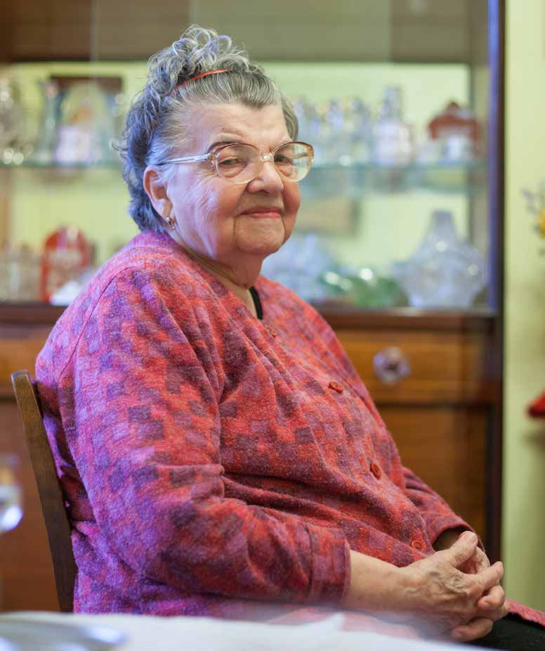 Kapitolami života jsme listovali s paní Marií Paní Marie (86) žije 30 let v nájemním bytě v Ostravě Porubě. Nyní žije sama, ale ještě před lety sdílela třípokojový byt s dcerou a dvěma vnučkami.