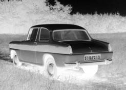 Lidový vůz Směrem dozadu na motor navazovala rozvodovka a čtyřstupňová převodovka se synchronizací 2. až 4. převodového stupně. Převodovka neměla přímý záběr, čtyřka měla převod do rychla 0,965.