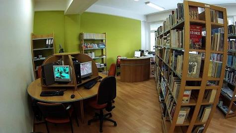 Typ školy Počet tříd Počet žáků Počet žáků na třídu podle stavu Přepočtený počet pedagogických pracovníků Gymnázium 8 227 28,25 17,619 12,82 Střední odborná škola 21 432 20,52 28,114 15,33 Střední
