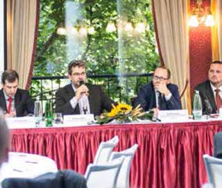 Regionální semináře D I V I Z E Euro Regionální semináře Úspěšný formát seminářů ve vybraných krajích České republiky.