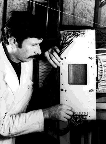 1968 Vynález mnohadrátových proporcionálních komor a driftových komor přináší revoluci do konstrukce