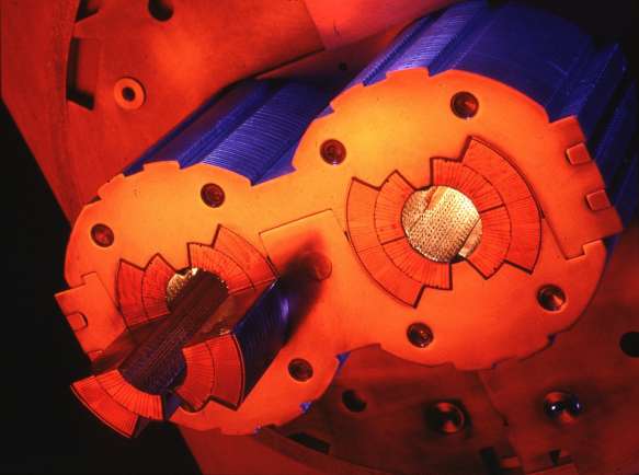 1991 V prosinci Rada jednohlasně souhlasí, že proponovaný urychlovač LHC (Large Hadron