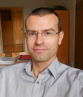 PŘEDSTAVENÍ AUTORA Jméno a příjmení: Narozen: Bydliště: Ing. Zbyněk Zachoval, Ph.D. 7. 11.