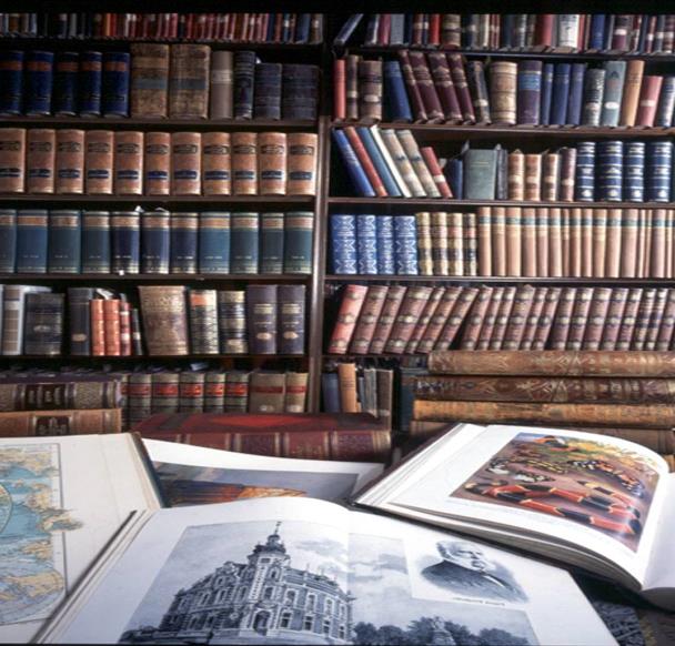 Listopad měsíc četby knih Podíváme se do knihovny v Žebráku, kde je nespočet knih s poutavými