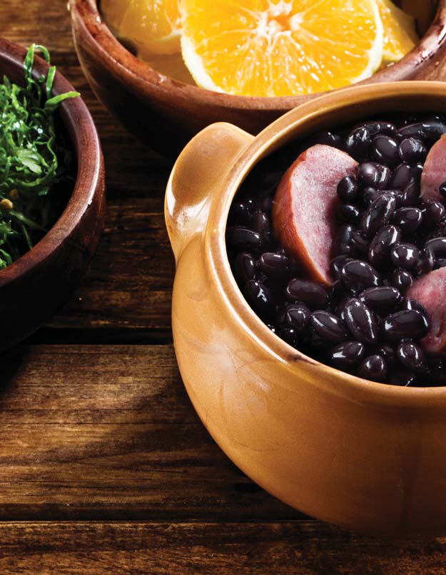 6. FEIJOADA (guláš z čiernej fazule) Toto je ďalšia verzia sýteho, obľúbeného mäsovo-strukovinového gulášu, ktorý možno považovať za národné jedlo tej či onej krajiny.