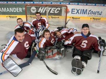 Pokračování ze strany 1 INFO Sparťanská jízda 14/2008 3 Sledge-hokejisté se poperou o mistrovský hattrick V posledních dvou letech dvakrát slavili titul, před letošní sezónou si však dávali