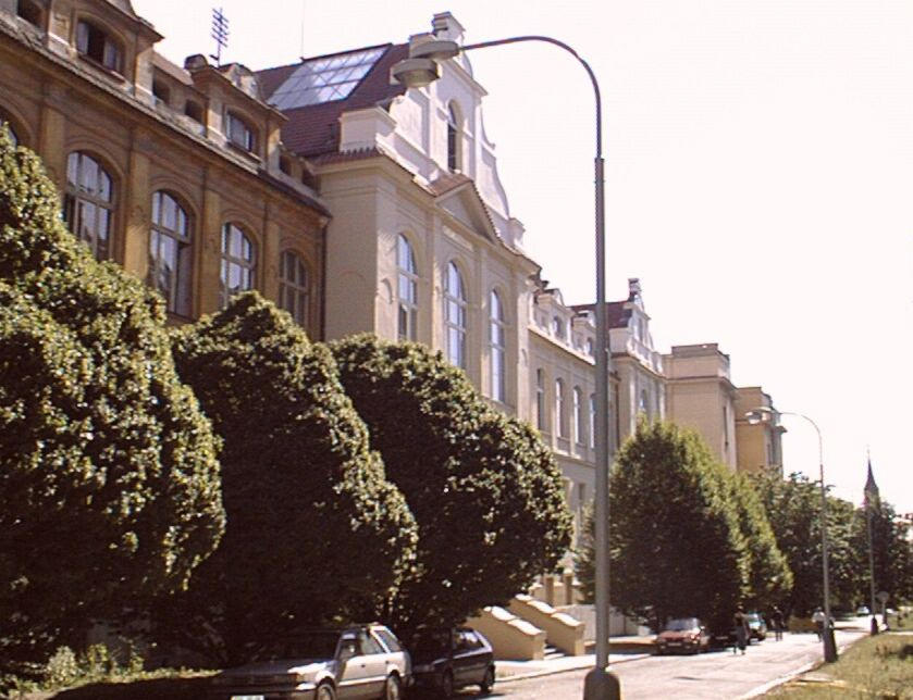 Obr.1 Katedra biochemie PřF UK se nachází v historické budově Českého chemického ústavu na Albertově, slavnostně otevřeného za osobní účasti císaře Františka