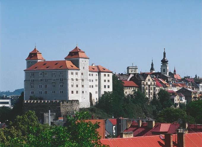 [3] Mladoboleslavský hrad stojí na Staroměstském náměstí v Mladé Boleslavi na ostrožně při soutoku Jizery a Klenice. Od roku 1958 je chráněn jako kulturní památka České republiky.