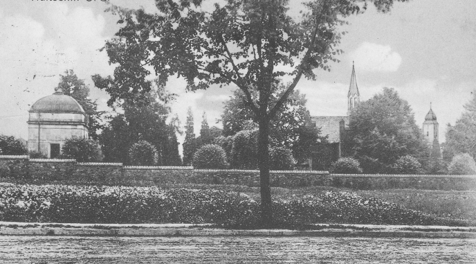 Wetekampovu hrobku, jež se rovněž nacházela areálu hřbitova, který byl zrušen v roce 1965. Objekt sýpky na křižovatce ul. Opavská a ČS.