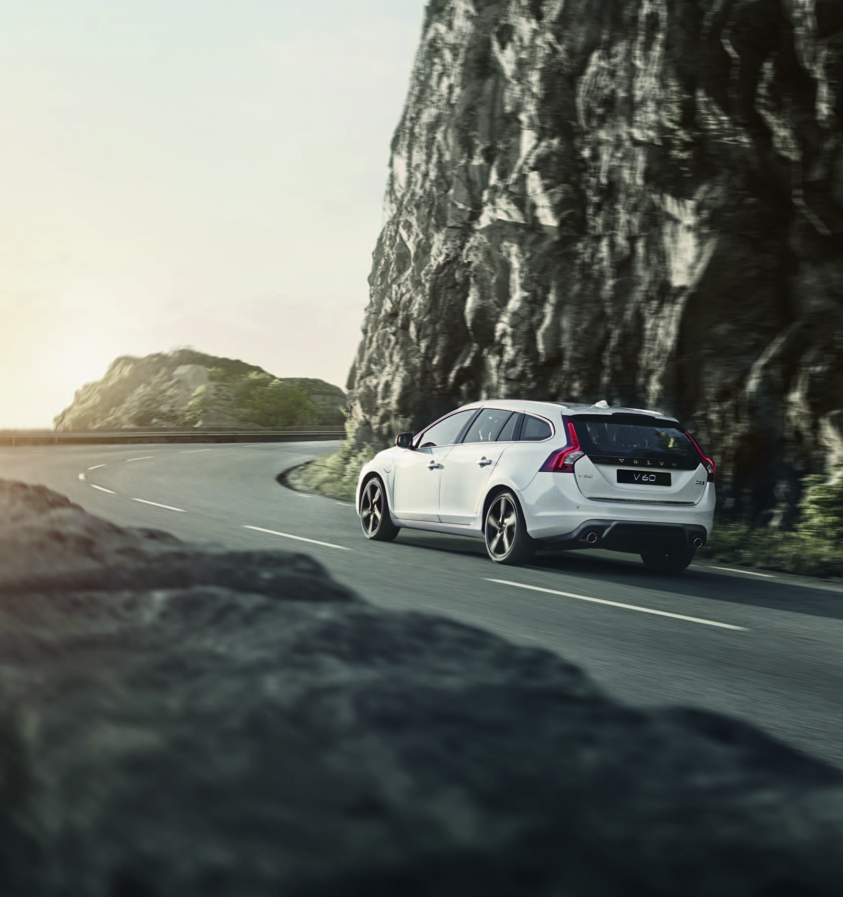 Modelová řada Volvo Vyvážená kombinace síly a efektivity znamená, že Vám každý hnací agregát Volvo poskytne dostatek výkonu dle potřeby při nízké spotřebě paliva a emisích.