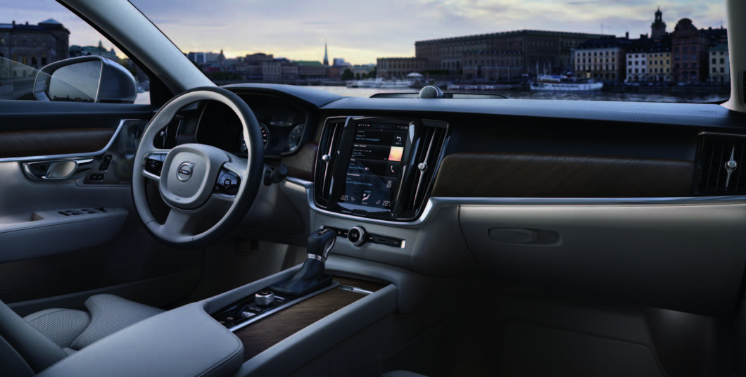 NOVÉ VOLVO S90 08 NOVÉ VOLVO S90 Půvab kreativity. Harmonické spojení elegance a moderních technologií.