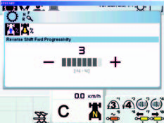 Citlivost převodovky REVERSHIFT. Traktor reaguje při změně směru jízdy různě v závislosti na způsobu využití a zatížení.