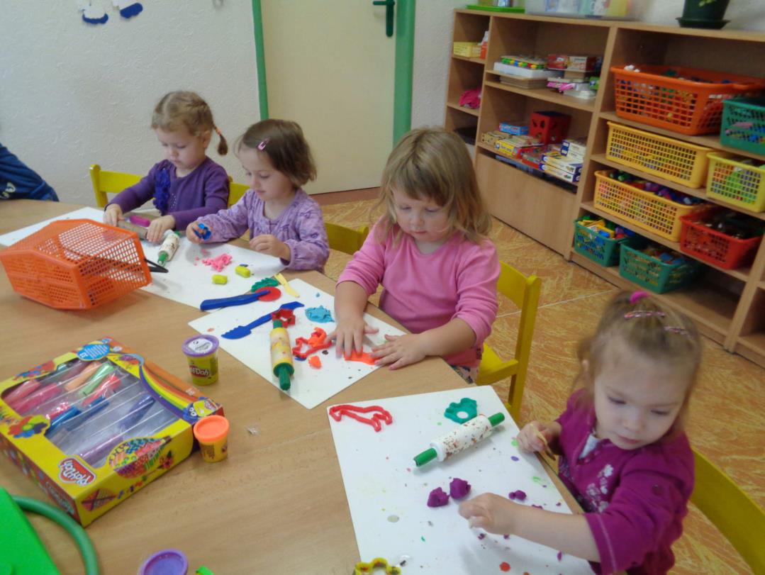 MOJE PRVNÍ MĚSÍCE VE ŠKOLCE tř. ŽABIČKY Milá maminko a tatínku, mám první měsíce ve školce za sebou. Mám nové kamarády a už vůbec nepláču.