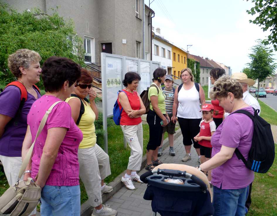 Pěší výlet do okolí Dne 12. 6. 2010 jsme se zúčastnili pod vedením pana Albína Doležela již tradičního turistického pochodu, tentokrát na Svatý Kopeček.