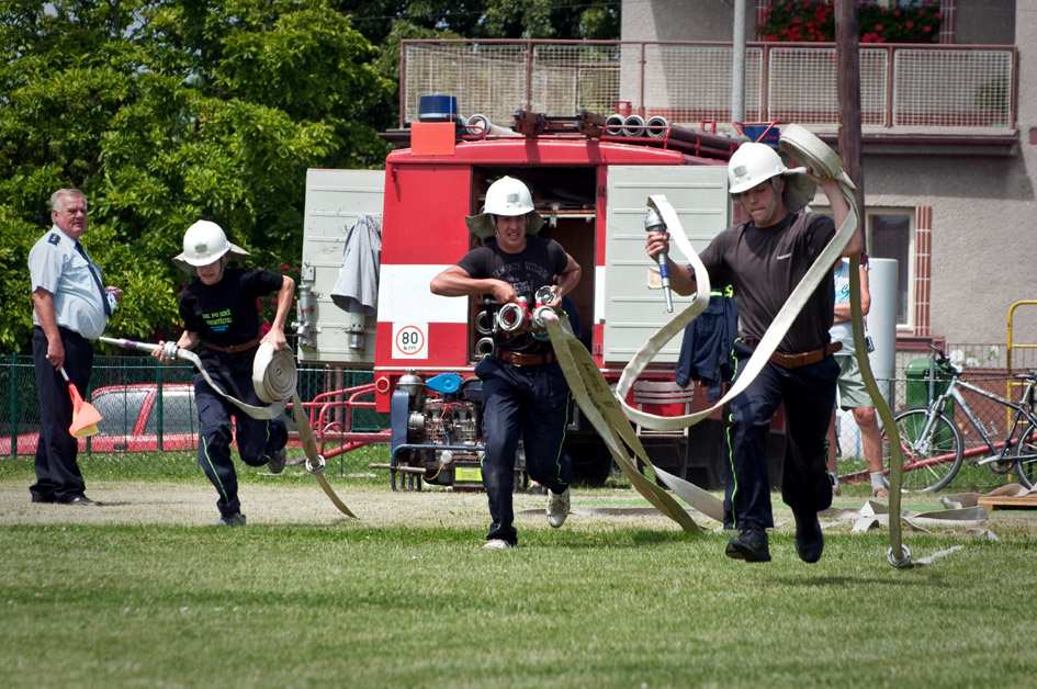 Soutěž SDH O putovní pohár starosty Obce Přáslavice Úderem 10.00 hodiny dne 26. 6. 2010 byl zahájen již v pořadí 10. jubilejní ročník soutěže SDH O putovní pohár starosty Obce Přáslavice.