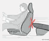 Bezpečnost Může být používána: dětská sedačka na předním sedadle spolujezdce, za předpokladu, že byl airbag spolujezdce deaktivován.