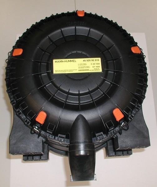 6.2.4 Údržba ventilu k vynášení prachu Ventil k vynášení prachu () je nutno kontrolovat podle koncentrace prachu v okolním prostředí (při silné prašnosti denně).