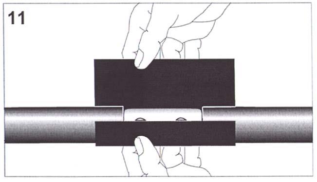 Strana: 7/10 (1) Pouze pro průřezy 120 mm 2 a 150 mm 2 : Vsuňte kovovou distanční vložku do spojovače. Zkontrolujte, zda je kovová vložka správně zasunuta do drážky spojovače (obr. 9-3a).