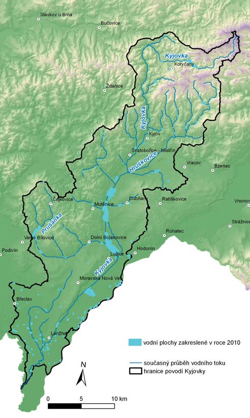 Obr. 1 Modelové území povodí Kyjovky se zákresem aktuálních vodních ploch a vodních toků potoky Prušánka (24,5 km) a Svodnice (18,5 km).