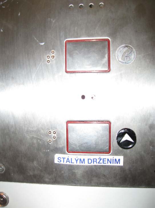 Obr.3.16.2.1: Dveře výtahu Obr.3.16.2.2: Kabina výtahu Obr.3.16.2.3: Ovládací panel výtahu Obr.