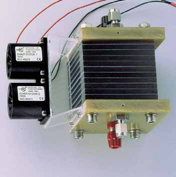 především zajišťuje elektrický kontakt mezi elektrodami a připojeným elektrickým obvodem a slouží tak jako tzv. proudový kolektor. Obr. 2.