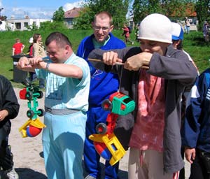 A k c e D e n n í h o c e n t r a Květinový den Fimfárum Výlet na Pekelňák Návštěva ZOO Rehabilitace - koně, bazén Jarmark Dílny Školička Nocturno Adventní koncert A k c e D e n n í h o c e n t r a