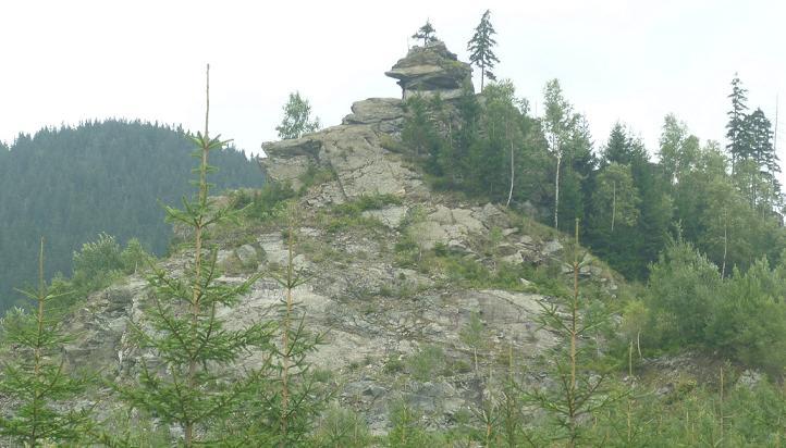 1. ÚVOD Lom Zámčisko se nachází v ma