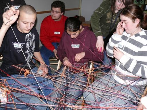 Glóbus Cílem programu je prostřednictvím několika konkrétních příkladů studentům přiblížit problematiku globálního charakteru dnešního světa, provázaností a souvislostí v něm.