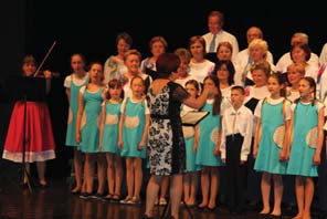 Neděle 18. prosince od 15 hod. KONCERT Pondělí 26. prosince od 15 hod. VÁNOČNÍ KONCERT Netradiční koncert se uskuteční v Koncertním sále KDJS a jeho výstižný název napoví jaké hudbě je věnován.