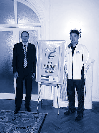 ZPRAVODAJ 10/ 2006 reprezentace muži Devatenáct hráčů širší nominace a celý realizační tým (účast o volejbalu píšícího novináře je dle propozic turnaje povinná) 1. Lébl Martin PC Perugia 2.