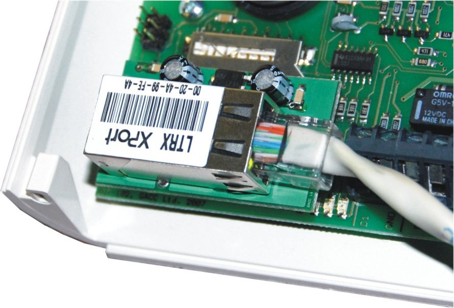 PŔIPOJENÍ Nasazený modul převodníku Ethernet - XPort POZOR pokud je osazen převodník ETHERNET NESMÍ! být osazen komunikační obvod 75176 pro komunikaci RS485 A (viz.