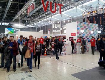 kačních systémů" a CVVOZE Centrum obnovitelných zdrojů elektrické energie, jejichž řešiteli byli prof. Dr. Ing. Zbyněk Raida a prof. RNDr. Vladimír Aubrecht, CSc.