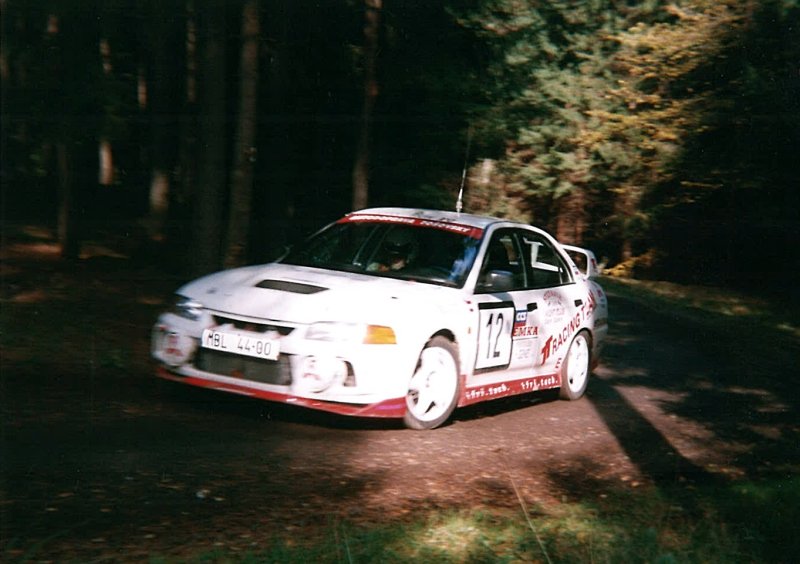 však s pasivním pojetím nespokojil a rallye se věnoval opravdu naplno.