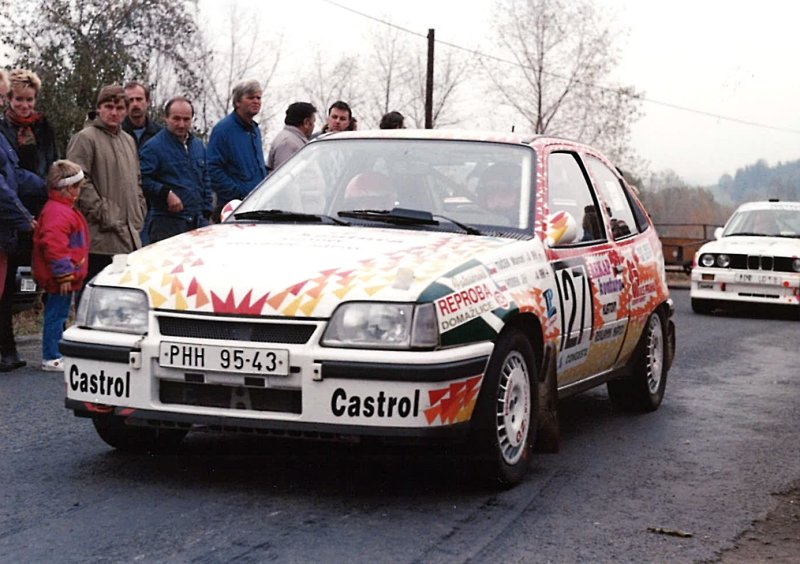 1992 - Marcel Tuček měl na Kadettu ajímavý design Ani v následujícím ročníku pořadatelé myšlenku městského okruhu neopustili, přesunuli jej však do prostoru výpadovky na Sedlčany.
