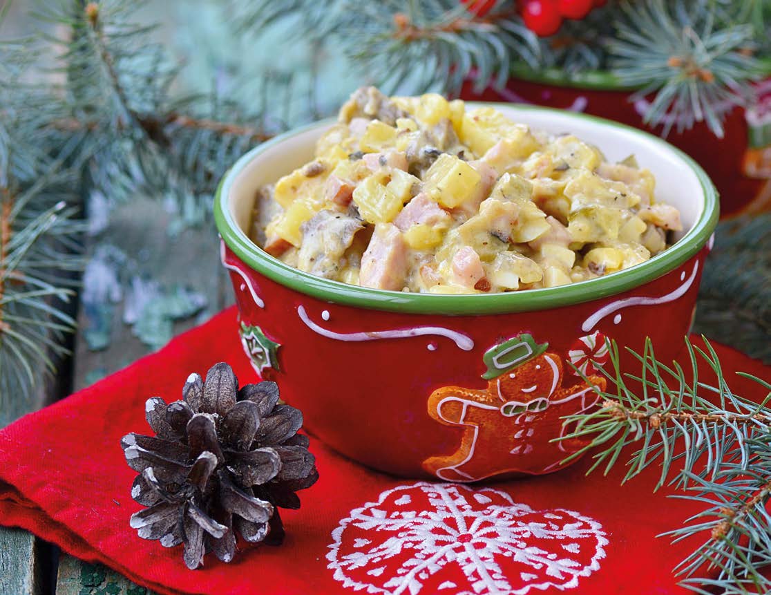 Recept Kapor na cesnaku s majonézovým šalátom Potrebujeme: 1 kg zemiakov 6 vajec 1 majonézu 400 ml hrášok s mrkvou 1 cibuľu 2 väčšie kyslé uhorky 2 ČL plnotučnej horčice mleté čierne korenie soľ