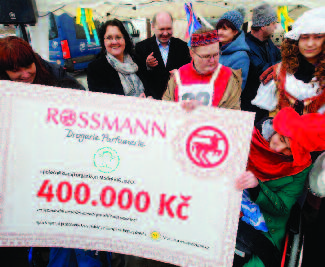 Aktivity na pomoc dětem v roce 2015 Díky štědrosti jednotlivých dárců a sociální odpovědnosti spřátelených firem mohla i v roce 2015 Nadace Naše dítě doplňovat mozaiku dětských příběhů o potřebnou