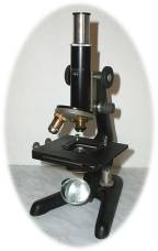 Složení mikroskopu Mechanická část podstavec, stativ, stolek, křížový vodič preparátu, tubus, makrošroub a mikrošroub Optická část
