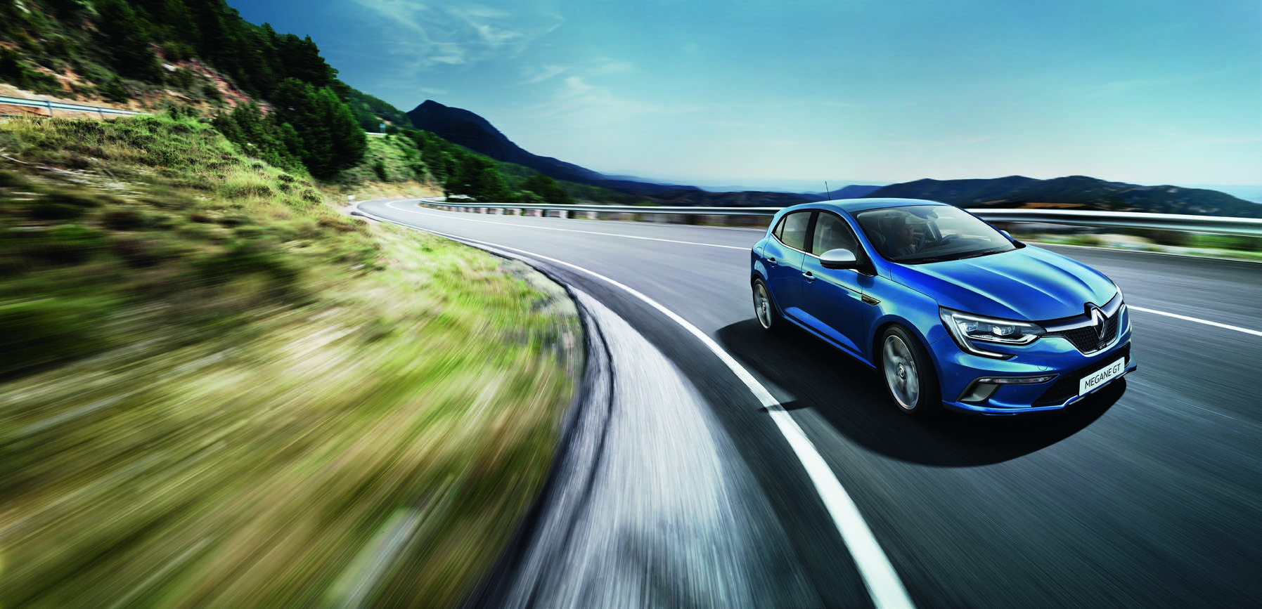 Objevte nový Renault Mégane na www.renault.cz Nový Renault MéGANE Obsahu této publikace, její přesnosti a aktuálnosti k datu jejího tisku jsme věnovali veškerou péči.