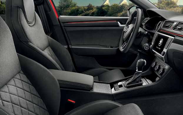 sportline ŠKODA Superb Sportline dedí dizajnovú líniu Superbu a dopĺňa ju o dynamické detaily. Vozidlo je vybavené športovým podvozkom.