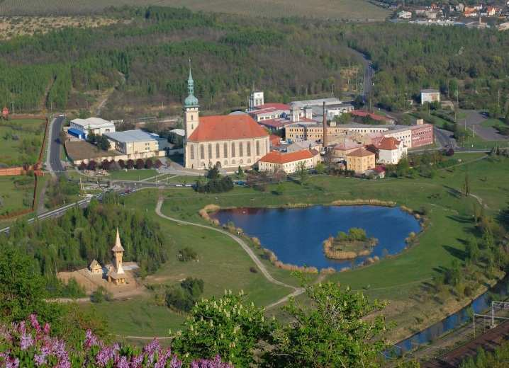 Bývalý lom Most Plán revitalizace jezera Most Napouštění jezera Pravoslavný