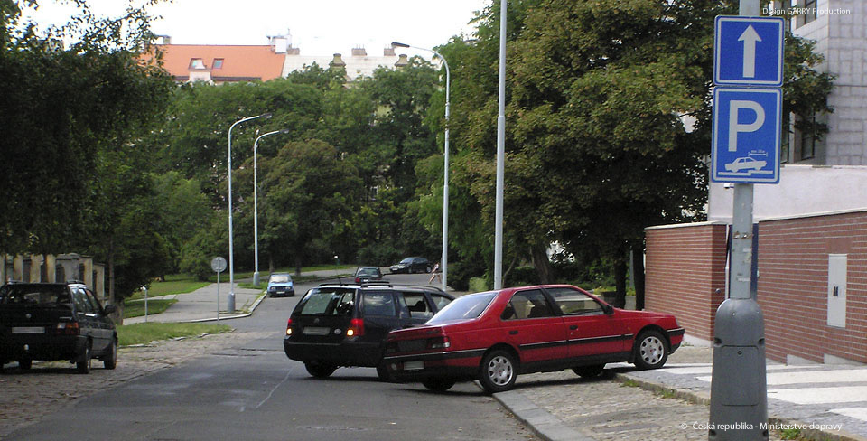 Test: 21.07.2012 04:46 (číslo 4) 1 z 7 1) [2 b.] Jízdní pruh, do kterého hodlá přejet řidič vozidla z výhledu, se nazývá: a) Průběžný pruh. b) Připojovací pruh. c) Odbočovací pruh. 2) [2 b.