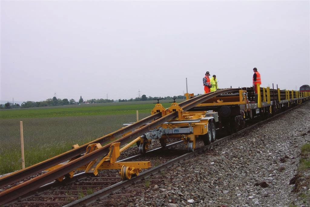 EMD 80 Oblast nasazení: Vykládkový systém pro dlouhé kolejnice CEMAFER GmbH Typ: EMD 80 Rok výroby: 2004 Hmotnost: 3,5 t 2,51 m Výška: 1,3 m Délka v pracovním provozu: 11,63 m 15,63 m (závislá na