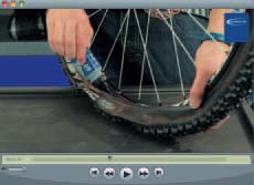 NEJLEP Í KOMBINACE TUBELESS READY + SNAKESKIN ZapomeÀ na du i. Se Schwalbe Tubeless Ready plá ti to jde. Získá trojnásobnou v hodu ve váze,ochranû proti defektu a valivém odporu.