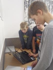 zvládat každodenní život. Beseda byla oboustranně kladně hodnocena. Jihočeské centrum pro zdravotně postižené a seniory o. p. s. děkuje pedagogům i vedení školy za spolupráci.