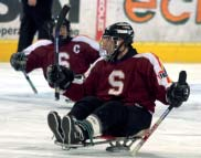 INFO Sparťanská jízda 14/2008 5 Petr Ton se stal vítězem kanadského bodování Již tři roky po sobě oblékal vítěz kanadského bodování extraligy rudý sparťanský dres.