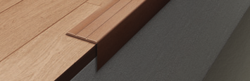 Profily pro dřevěné a laminátové podlahy Prestowood 73/A, 74/A a 58/A je řada samolepících profilů pro jednoduchou a rychlou instalaci na již položené schody.